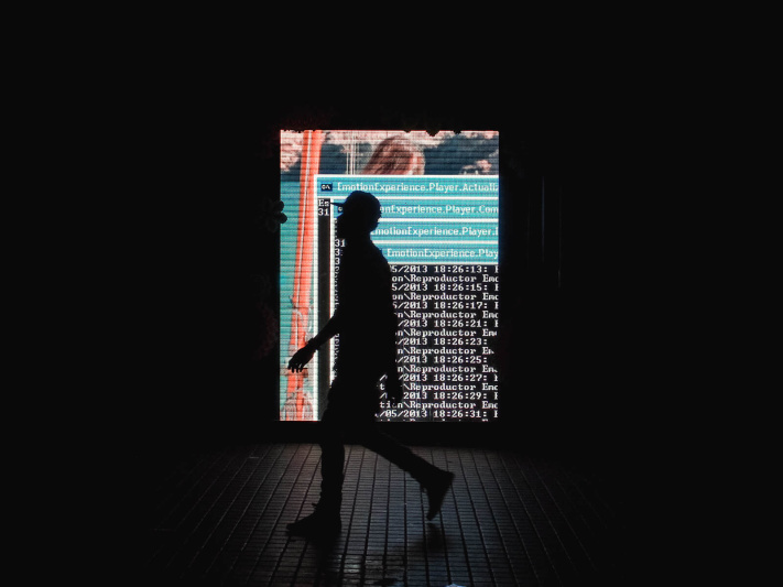 Barcelona, EmotionExperience.Player, advertising display, dos window, sidewalk silhouette walking