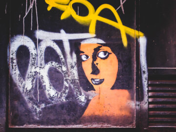 Barcelona Street Photography, orange face woman, street art stencil