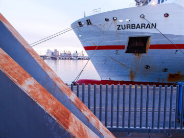 Barcelona Street Photography port, rusty metal, zurbaran ship ropes