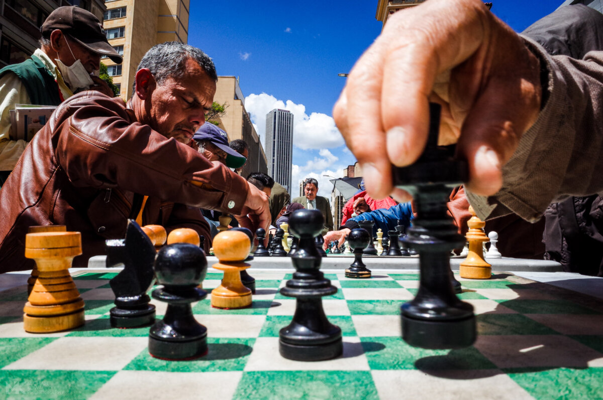 Street chess game